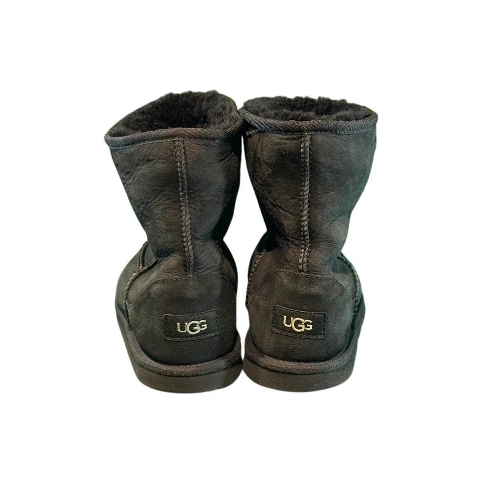 UGG Classic Short II Black Suede‎ Boots 1017703K Gradeschool Size 6 Kids